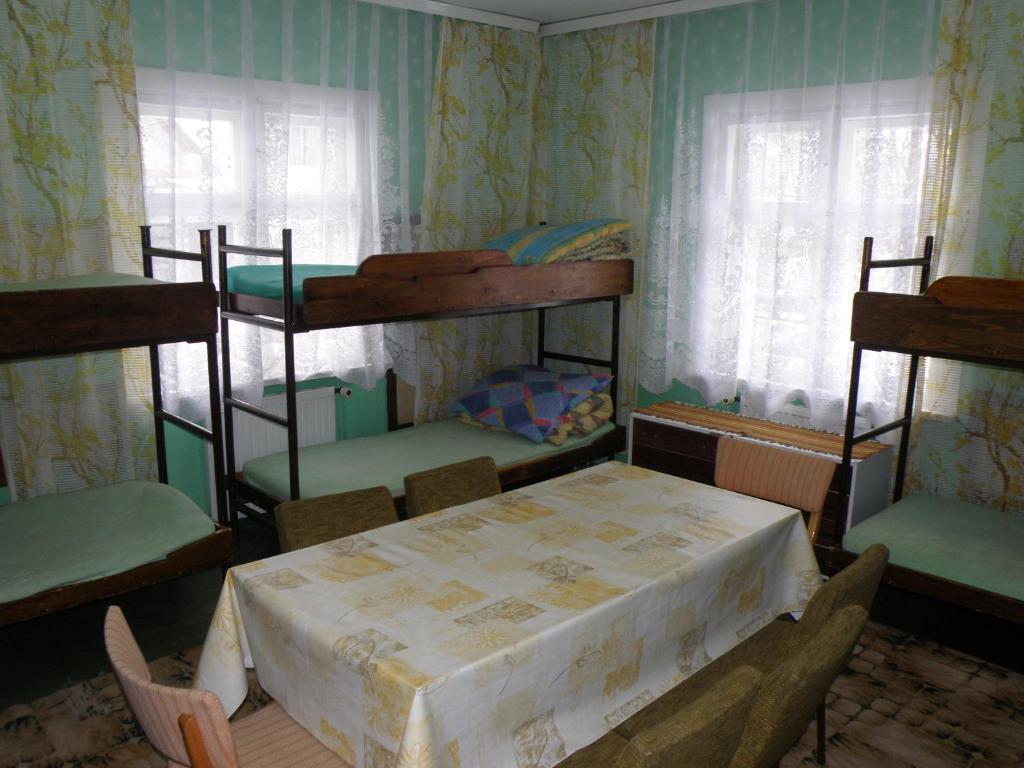 Szkolne Schronisko Mlodziezowe Zloty Widok Hostel Piechowice Szoba fotó
